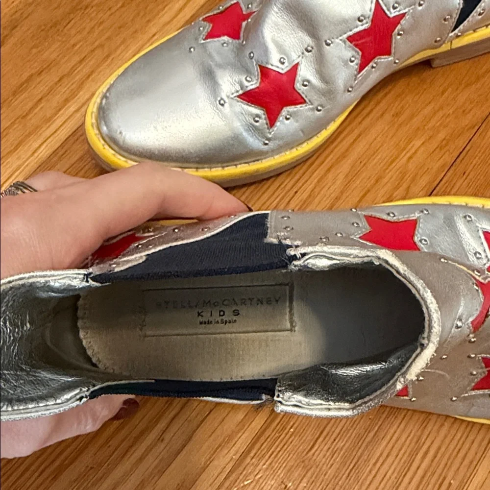 Stella McCartney Silver Boots with Red Stars - Picture 4 of 4